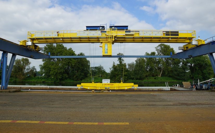 Firmy parają się produkcją maszyn dysponują w propozycji domyślne modele